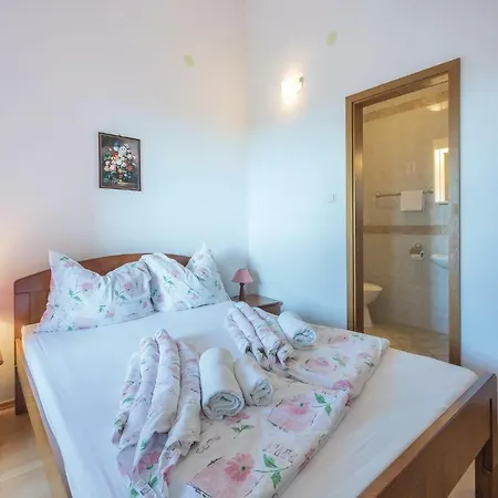 Appartement Four Bedroom In Krnica