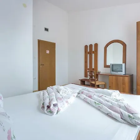 Four Bedroom In Appartement *