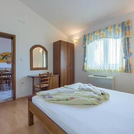 Appartement Four Bedroom In *